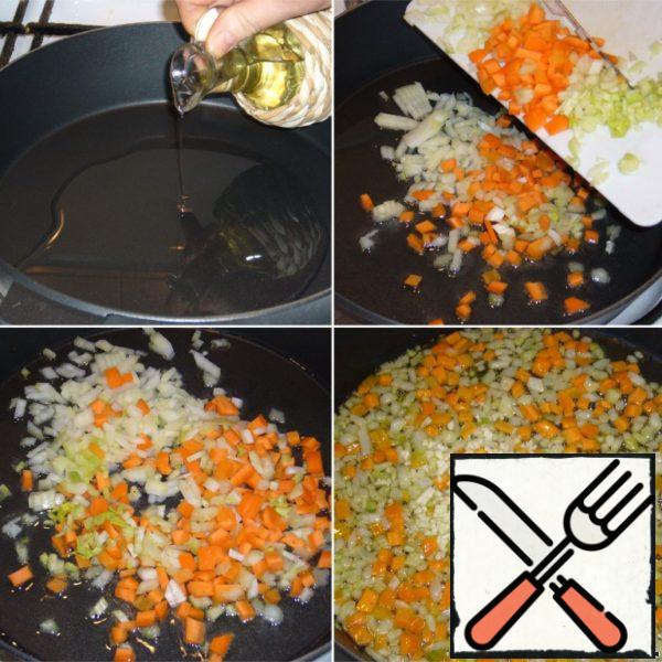 Pour in a pan the oil, add onion, carrot, celery and fry all until Golden brown. Then added sliced garlic.