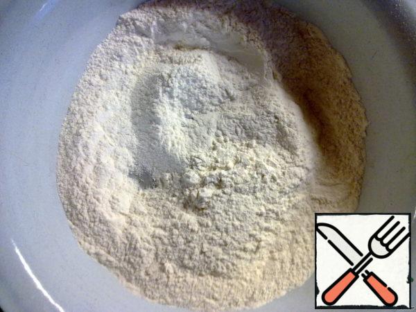 Mix flour, salt and soda in a cup.
