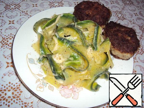 Here and ready our easy, fast and delicious side dish! Serve with cutlets, meatballs, chops, sausages, etc.
I served zucchini noodles with fish cutlets... coooo!
Bon appetit!