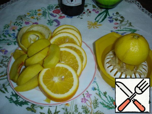 Peel the peach, cut the orange with the zest, cut the zest from the lemon and squeeze the juice.