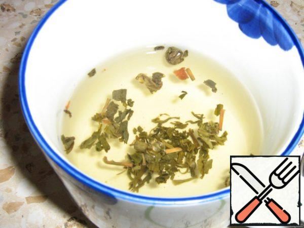 I brewed tea, added more raspberry leaves and fruit tea with apples and cherries.
