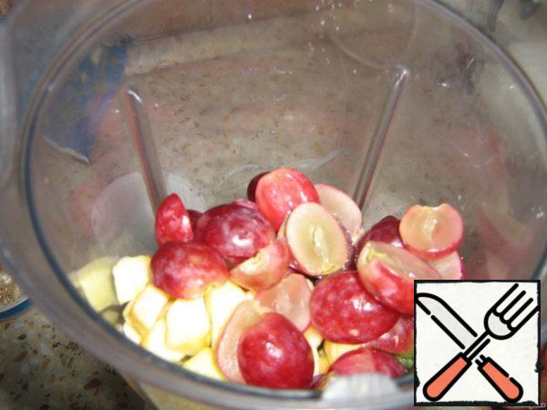 Put the frozen banana and other ingredients in a blender.