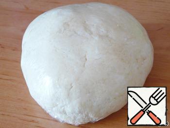 Roll the dough into a ball, wrap with cling film, and put in the refrigerator for 30 minutes.