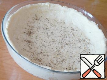 Form grease with vegetable oil. Spread the dough in the form, forming the bumpers in 5 cm., and sprinkle with cumin.