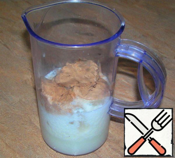 Mix all the ingredients in a blender at high speed for 3-5 minutes.
(Here I decided to add some milk and ice).
