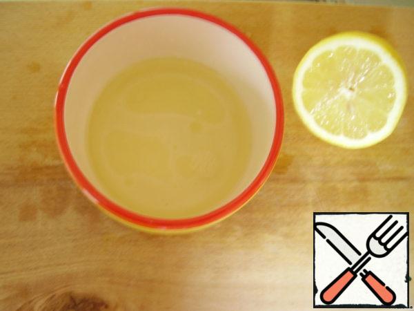 For the filling, mix the butter and the juice of half a lemon.