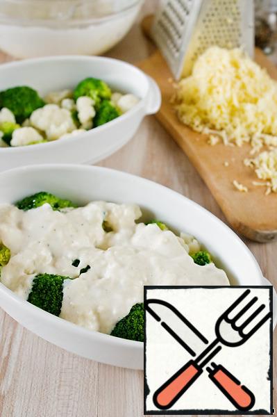 Put the broccoli and cauliflower into the baking dish, pour the cream mixture and sprinkle with the remaining grated cheese.