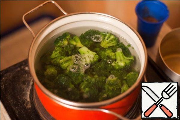 Broccoli boil for 10 minutes in salted water.