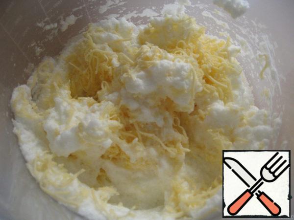 Gently and carefully add the finely grated Dutch cheese.