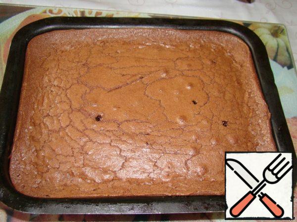 Bake brownies for ~35-40 minutes in a preheated oven at ~160°C.
The main thing is not to over-dry the pie, it should remain slightly moist.
