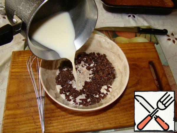 Remove the finished cake from the oven and cool, cover with chocolate glaze (ganache) and put in the refrigerator for 2-4 hours (or overnight), before serving it should be infused.
Preparation of chocolate glaze:
cream 33-35% - 110 ml,
dark chocolate - 100 g,
butter-35 g,
powdered sugar - 2 tablespoons
Pour cream into a saucepan, add powdered sugar and mix.
Bring the cream to a boil (but do not bring it to a boil) and remove from heat.
Pour the hot cream into the chocolate and leave for 2-3 minutes, stirring thoroughly.
Add the butter.
And mix everything until smooth.
