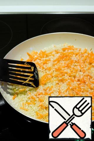 Add the sliced carrots, fry all together for another minute.