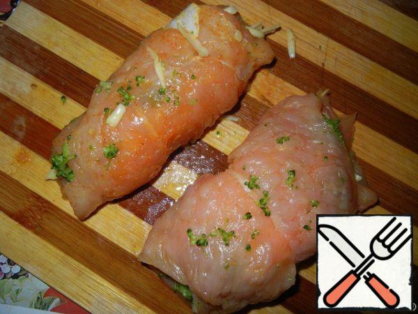 Gently fold the fillets into tight rolls. If desired, you can tie a thread.