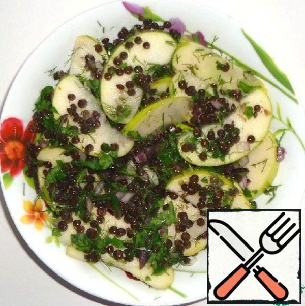 In a salad bowl, mix the prepared ingredients for the salad, add the dressing, mix, let the salad brew.
