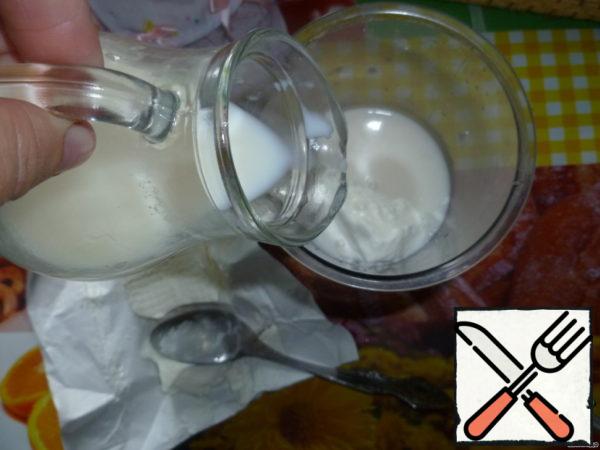 Combine milk with tea and 2 tbsp of creamy vanilla ice cream.
