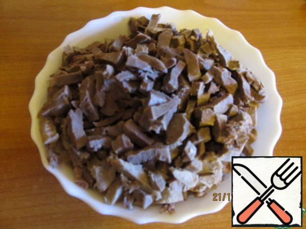 Boil the tongue and cut into strips.
