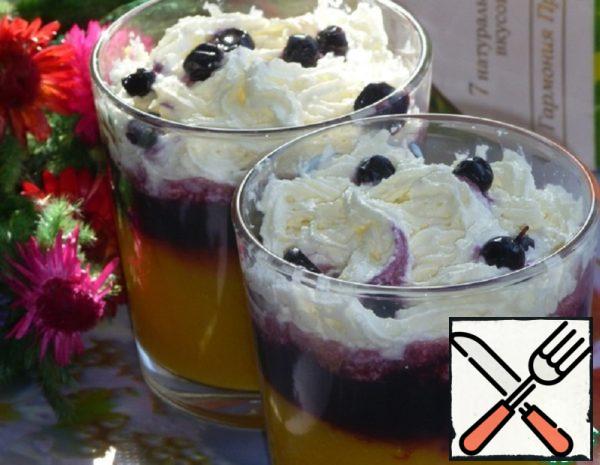 Cocktail-Dessert with Mango and Blueberries Recipe