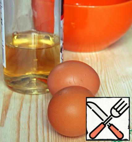 So, when everything is ready, we carefully remove the ring and even more carefully set up on top of the egg, a little salt and serve with hot tea.
Well, if it's easier, then mix the lentils with vegetables, sprinkle with olive oil and balsamic vinegar, add salt, egg on top.
