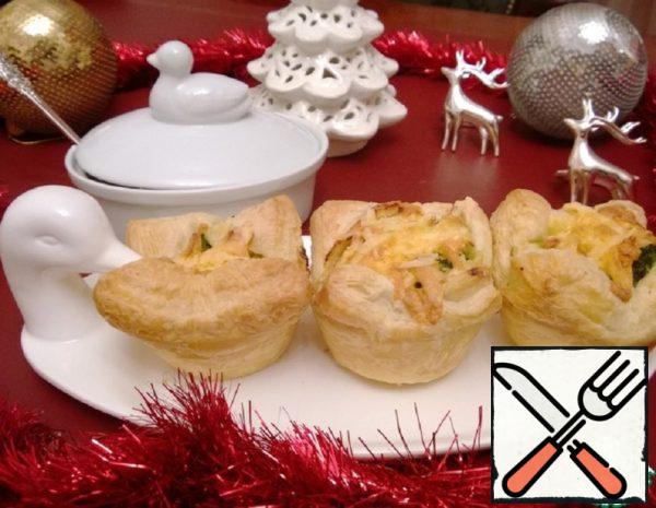 Puff Pastry Baskets with Salmon and Broccoli Recipe