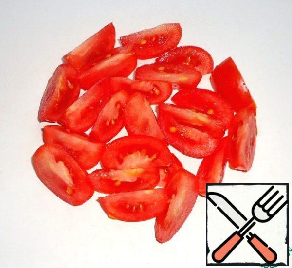 Tomatoes cut into small slices.