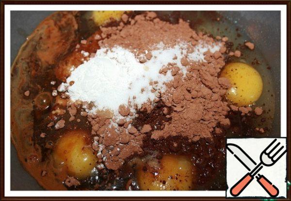 Mix eggs, cocoa, salt, baking powder, coffee and vanilla - mix until smooth.
