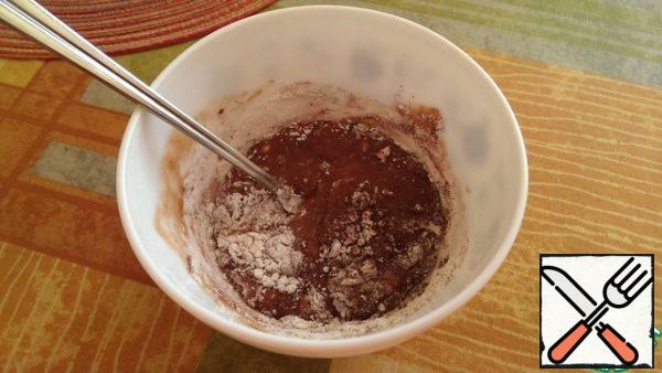 Add cocoa and flour. Mix thoroughly with a spoon. The dough should be thick.
