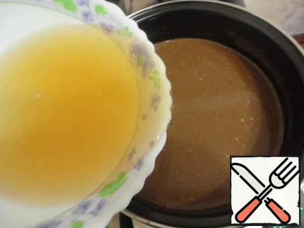 Add the swollen gelatin and warm it up. Mix everything well and strain, this procedure is mandatory. To avoid inclusions from chocolate.