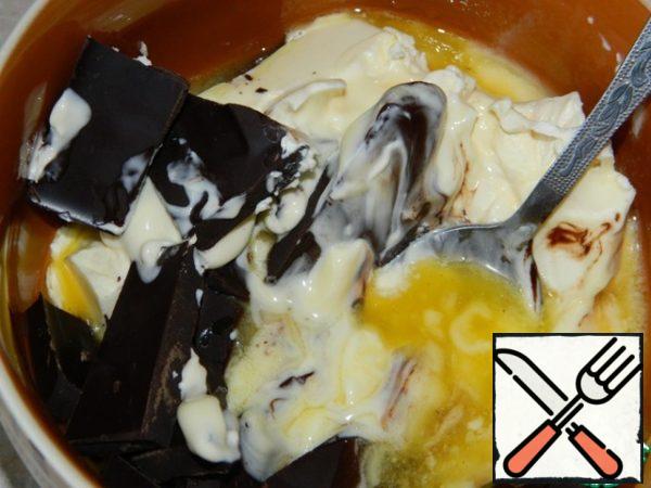 Melt the chocolate with margarine.