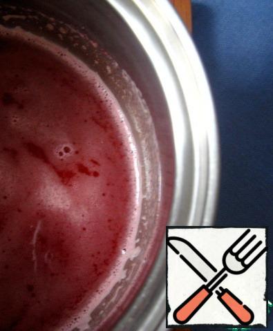 All juices mix in a saucepan and add another 50ml of water. Heat until it bubbles, but do not boil!
