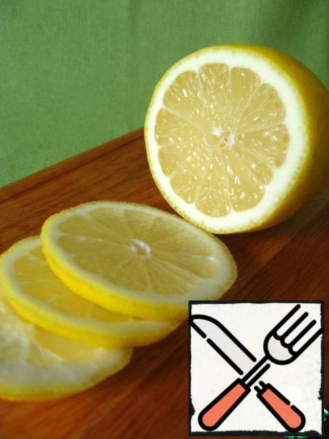 In a Cup pour 1 tablespoon lemon juice.