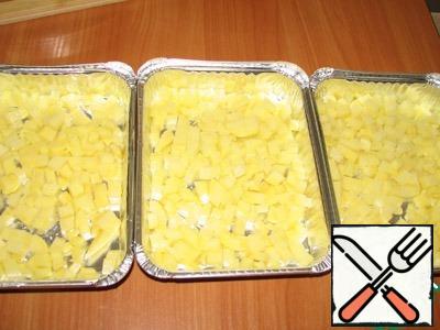 Now take 3 tray of foil and at the bottom of each of them put the potatoes.
