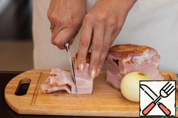 Finely chop the ham and onion.
