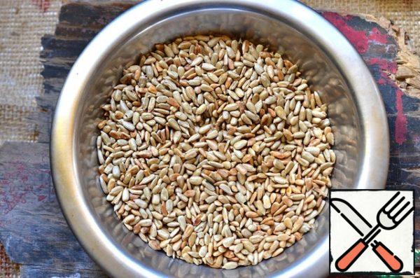 Fry the sunflower seeds in a dry frying pan until golden brown.
