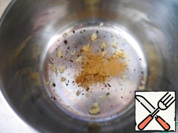 Whole spices are crushed and all spices are sent to the pan, pour water and put on low heat.