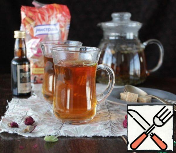Add 45-50 ml of spicy rum and serve immediately.