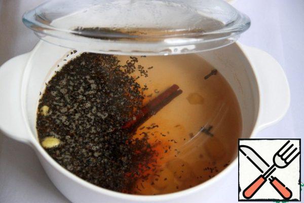Add it to a saucepan with aromatic spices, let it open together with the aromas of spices for only 2-5 minutes (the time will depend on the intensity of your desire to get a life-giving drink ...)!

