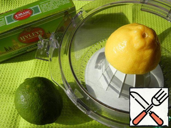 Squeeze the juice from the lemon (lime).
