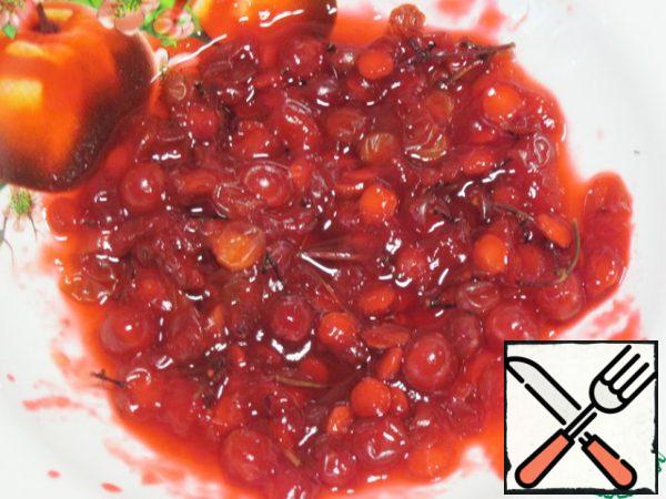 Mash the berries in a plate