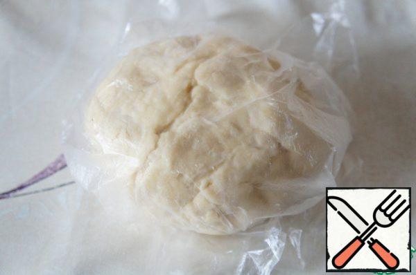 Knead the dough, roll it into a ball, wrap it in plastic wrap and put it in the cold.