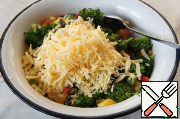 Add cheese grated on a large grater. Carefully, not to mash broccoli, stir, salt and pepper.