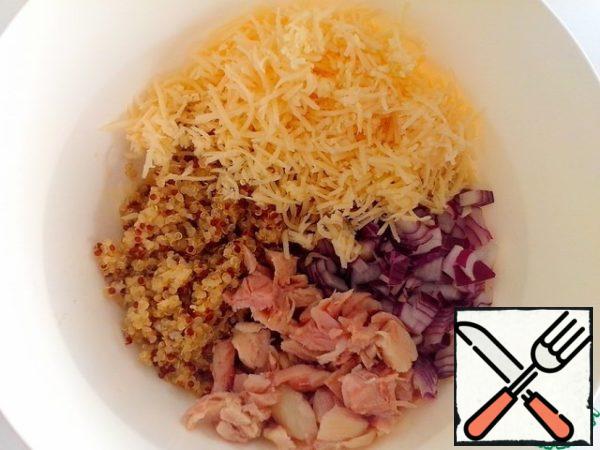 Add quinoa, red onion, chicken, half of the cheese and mix thoroughly.
