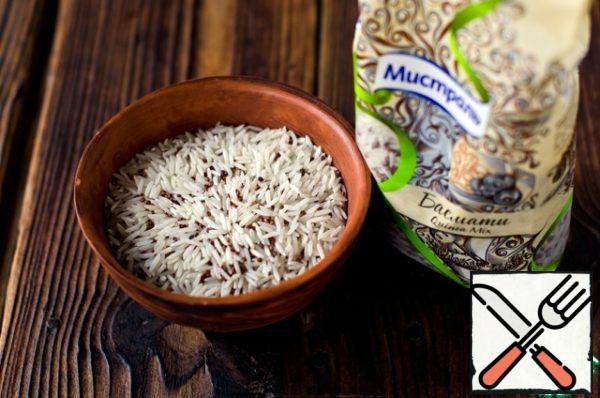 For this recipe, we will need 1 cup of a mixture of rice and quinoa.
