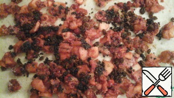 Sprinkle raisins, poppy seeds, cinnamon and vanilla on top.
