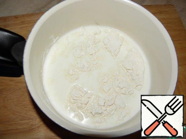 In cold milk add flour, stir and put on fire. Cook until lightly thickened, stirring constantly. ( it's very fast, I have about 2-3 minutes out)