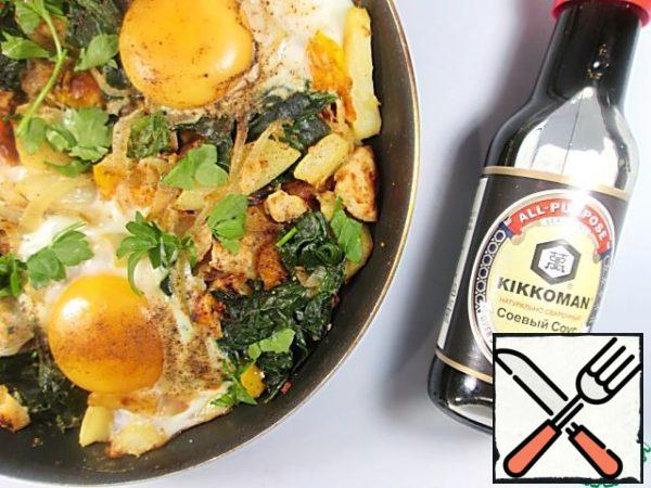 Carefully break 3 eggs on top, without breaking the integrity of the yolks, season with pepper, cover the pan with a lid and fry on low heat for a few minutes until the eggs are fully cooked. Garnish with fresh herbs if desired and serve immediately.