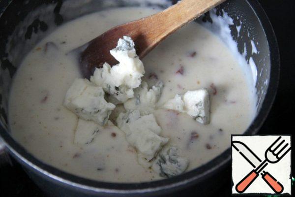 Remove from the heat. Add the hot sauce and gorgonzola, stir until the cheese dissolves.
