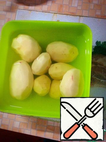 Wash and peel potatoes.