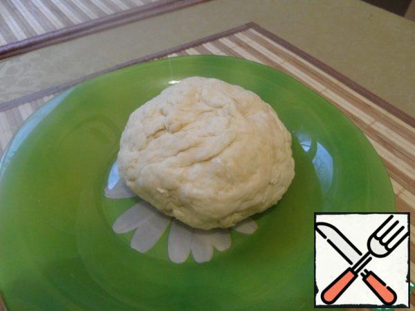 Mix the flour with warm water and salt, gradually pour olive oil and knead a soft, slightly sticky dough. Cover the resulting dough with a film and let stand for 1 hour.