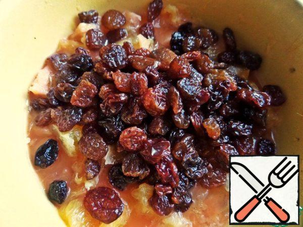 Rinse and dry the raisins. Add a handful or more to the filling.

