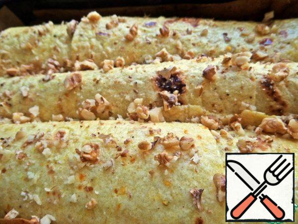 Sprinkle with crumbs of nuts or seeds.
